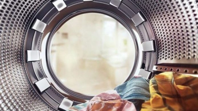 Βάλτε μια ασπιρίνη στο πλυντήριο ρούχων – Θα τρίβετε τα μάτια σας με αυτό που θα συμβεί